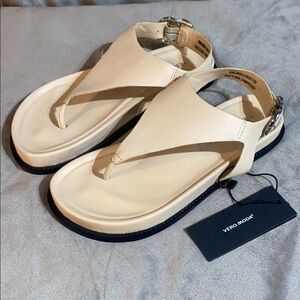 Vero Moda T-Bar Sandals NAT women’s size 9 🆕